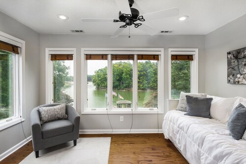 Big water Lake Wylie views on quiet cove, private acre property near Belmont