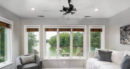 Big water Lake Wylie views on quiet cove, private acre property near Belmont