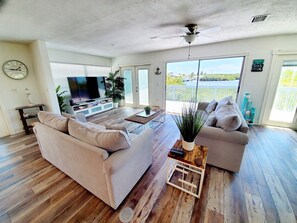 Smart TV, futbolito y tenis de mesa 