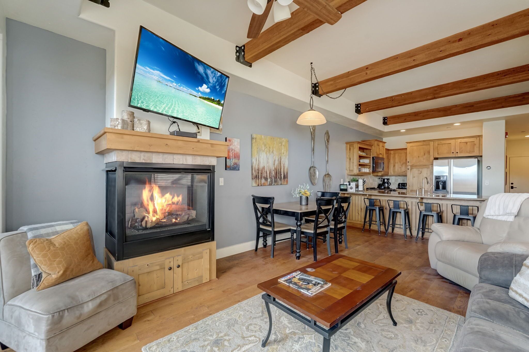 Newpark Townhome - Private Hot Tub - Private Garage