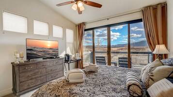 2 bedrooms, internet, bed sheets