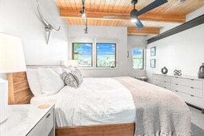 4 habitaciones, tabla de planchar con plancha, internet y ropa de cama