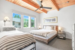4 bedrooms, iron/ironing board, Internet, bed sheets