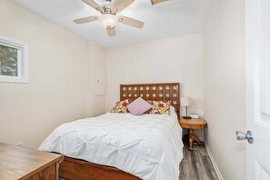 2 makuuhuonetta, ilmainen Wi-Fi, vuodevaatteet, pääsy pyörätuolilla