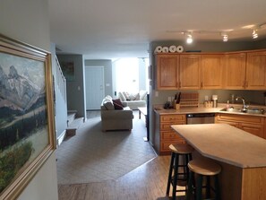 المنشأة من الداخل