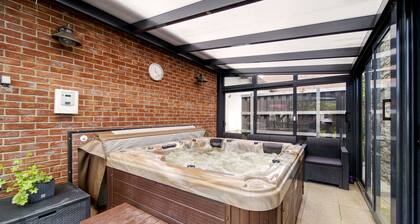Estupenda casa de vacaciones privada con jacuzzi, WIFI, piscina privada, TV, terraza, aparcamiento