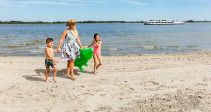 Beautiful private villa for 6 guests with WIFI, pool, TV and terrace