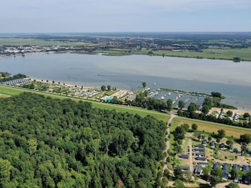 L'Eau, Ciel, Ressources En Eau, Paysage Naturel, Arbre, Lot Terre, Design Urbain, Plan D'Eau, Cotiers Et Relief Océaniques, Lac