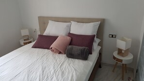 4 slaapkamers, een strijkplank/strijkijzer, wifi, beddengoed