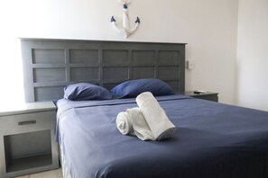 2 bedrooms, iron/ironing board, free WiFi, bed sheets - Departamento en avenida principal 4 Pax A 15 min de la playa  con AC y terraza (Playadelcarmen)