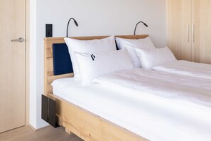 2 bedrooms, travel crib, WiFi