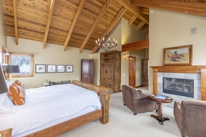 6 bedrooms, iron/ironing board, free WiFi, bed sheets - GOLD HILL- Spacious, Luxurious Mountain Village Home (Mountain Village)