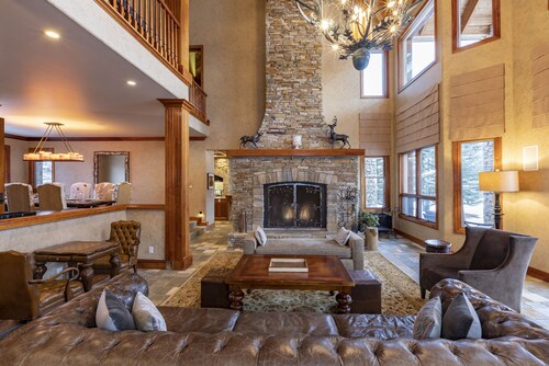 GOLD HILL- Spacious, Luxurious Mountain Village Home