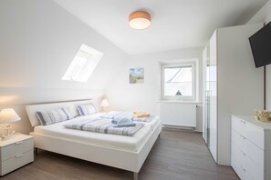 1 bedroom, travel cot, WiFi