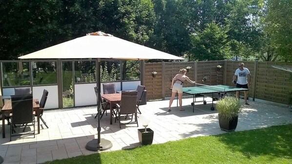 Outdoor dining - Apartment 2, 2-room, 50 m², 1 floor, garden use - Gästehaus Müller (Scharbeutz)