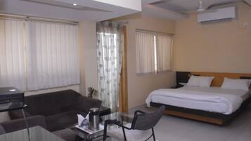 Super Deluxe Room | 1 bedroom, desk, iron/ironing board, bed sheets