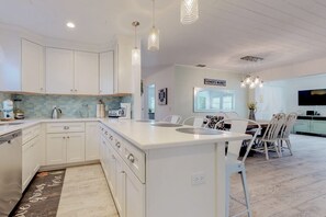 冰箱、炉灶、洗碗机