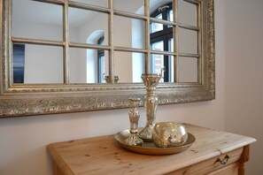 Unclassified image, 5 of 24, button