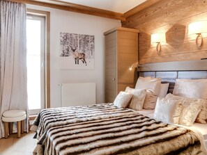 5 bedrooms, free WiFi, bed sheets