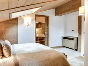 5 bedrooms, free WiFi, bed sheets