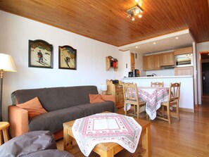 TV - Cozy Studio for 5 - Near Slopes, South-Facing Balcony, Ski Locker - Alpe d'Huez (Huez)