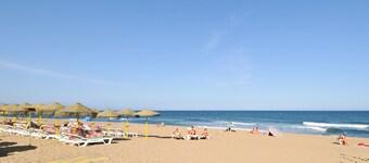 Bungalow Torremolinos at short walk to beach and Benalmadena port