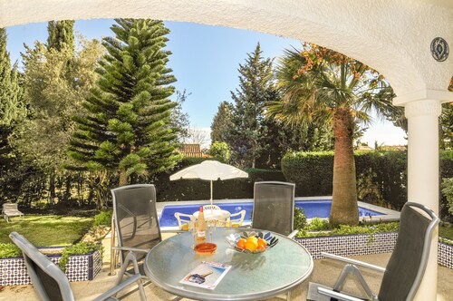 Bungalow Torremolinos at short walk to beach and Benalmadena port