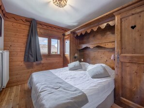 3 bedrooms, free WiFi, bed sheets