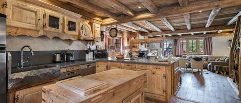 Refrigerador, microondas, horno y lavavajillas