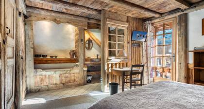 Authentic Chalet with Jacuzzi and Sauna, Near Ski Lift in Méribel