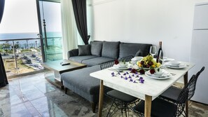 Departamento, 1 habitación, vista al mar | Sábanas de algodón egipcio, ropa de cama de alta calidad y escritorio