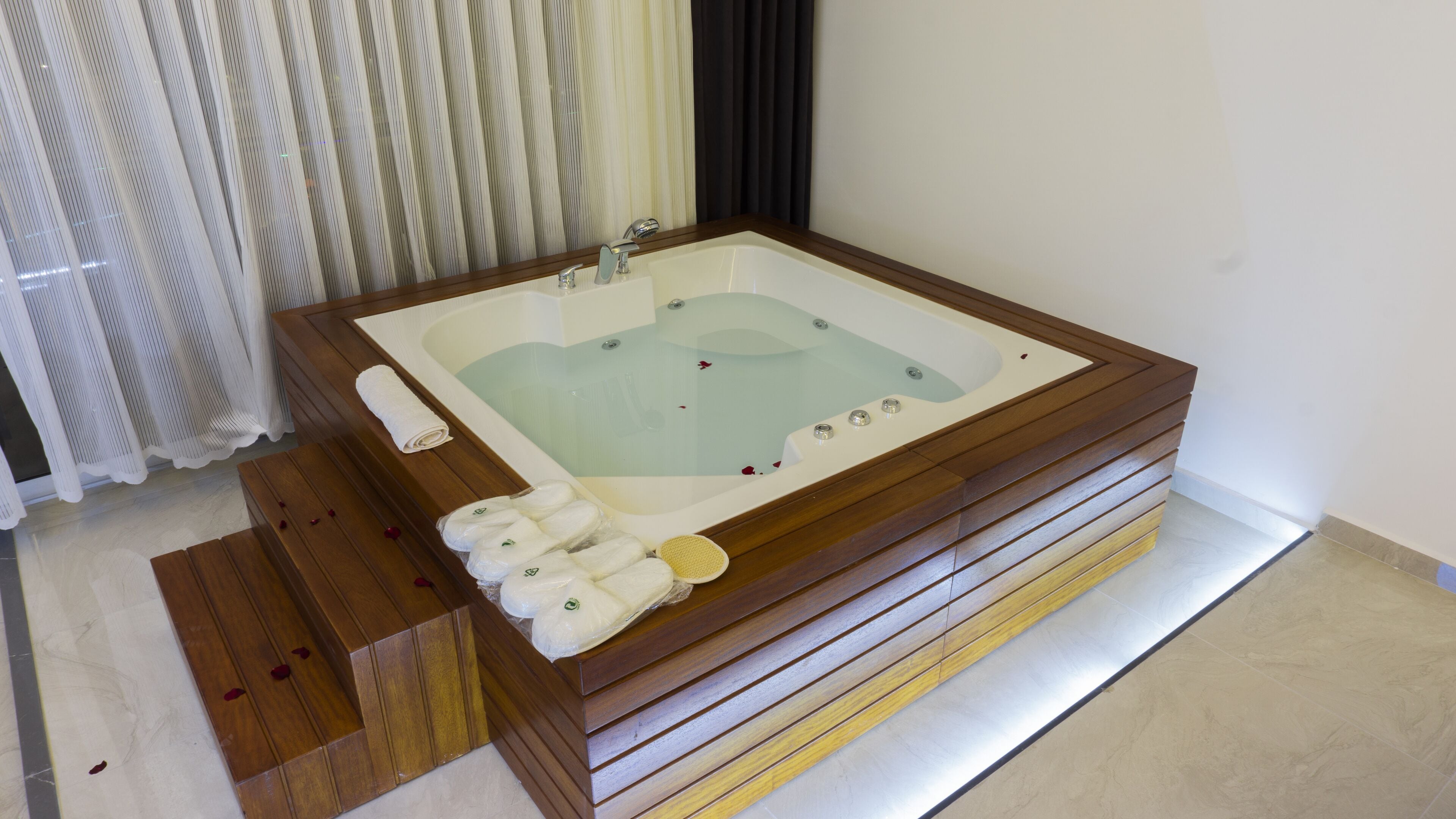 Kral Dairesi | エジプト綿のシーツ、高級寝具、デスク、遮光カーテン