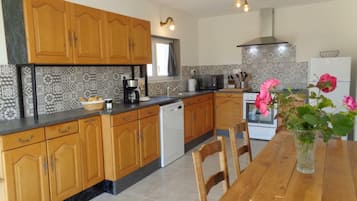 Réfrigérateur, micro-ondes, lave-vaisselle, congélateur