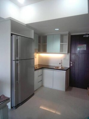 Oven, electric kettle, kitchen islands