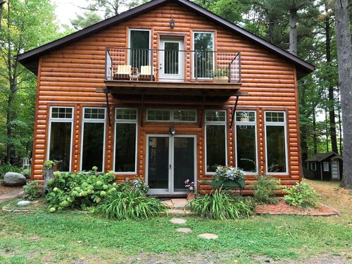 Little Wooded Retreat with breakfast and spa!