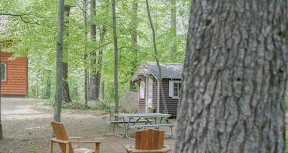 Little Wooded Retreat with breakfast and spa!