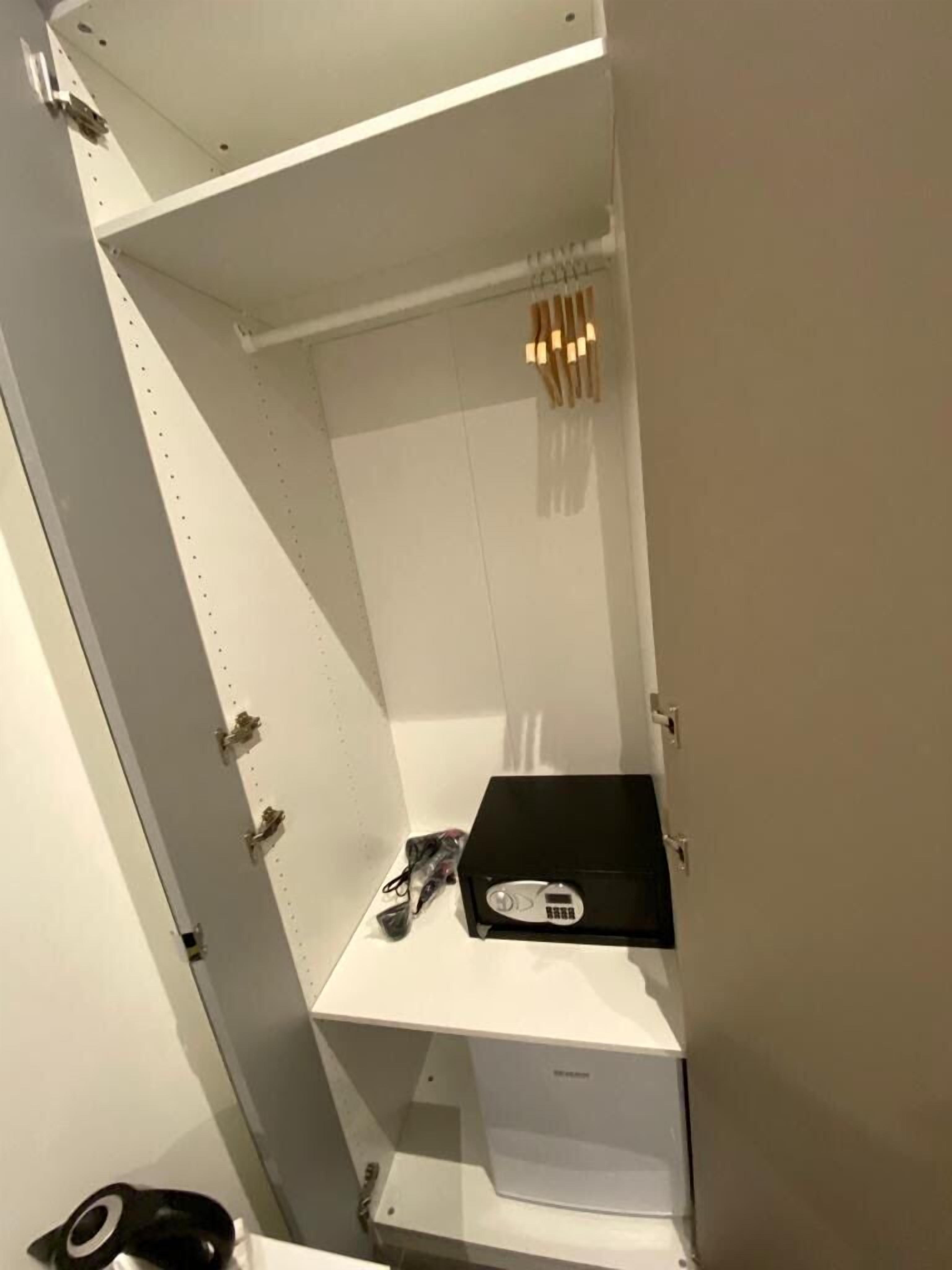 Quarto empresarial | Guarda-roupa