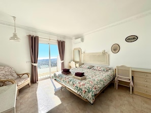 3 chambres, fer et planche à repasser, Wi-Fi gratuit, draps fournis