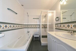 Bathtub, hair dryer, towels
