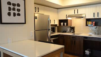Studio, 1 Queen Bed, Accessible, Kitchen (Mobility, Accessible Tub)