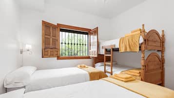 5 bedrooms, iron/ironing board, free WiFi, bed sheets