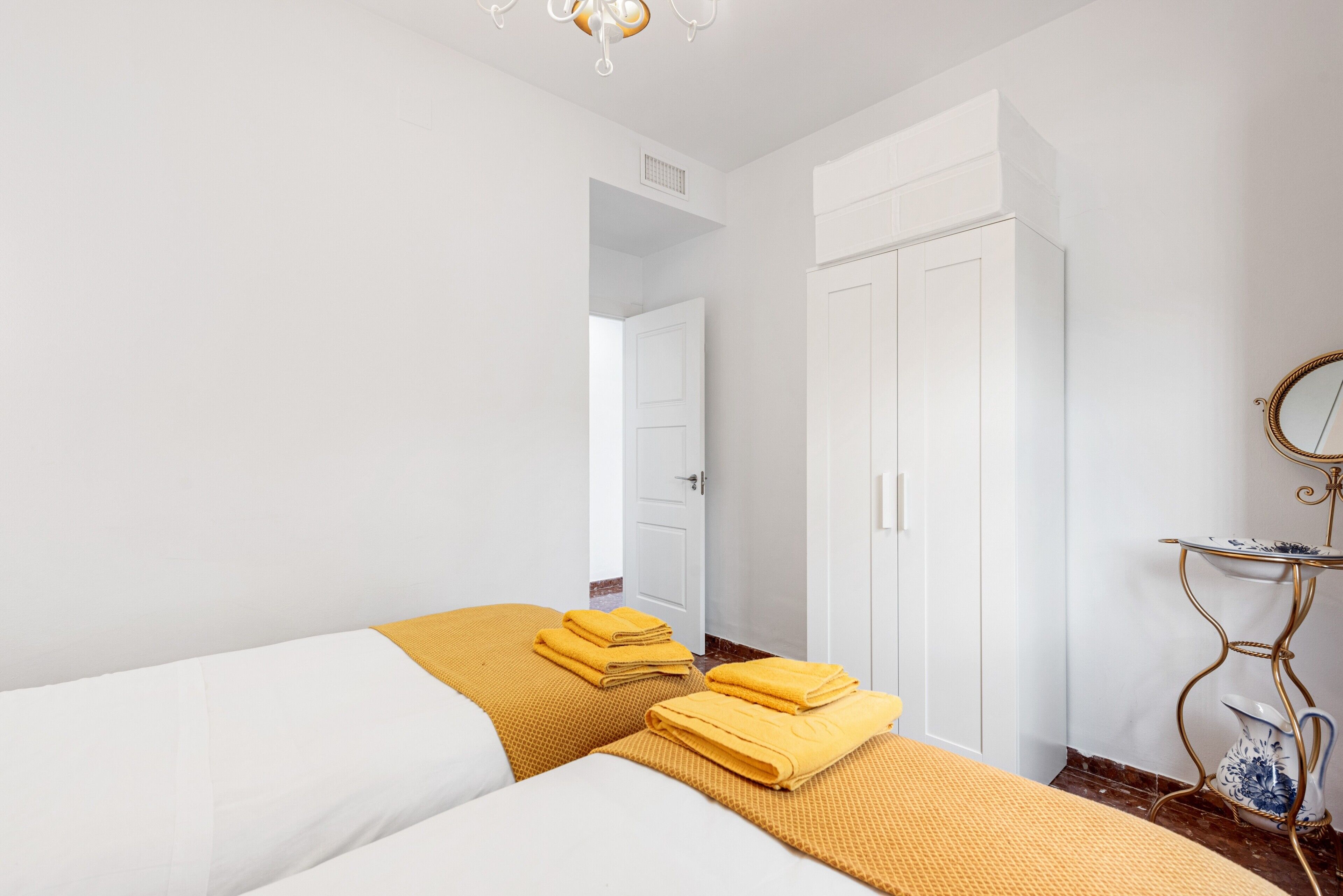 5 Schlafzimmer, Bügeleisen/Bügelbrett, kostenloses WLAN, Bettwäsche