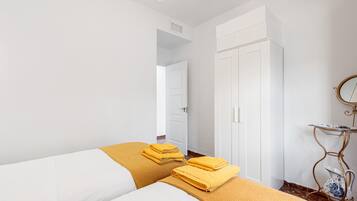 5 Schlafzimmer, Bügeleisen/Bügelbrett, kostenloses WLAN, Bettwäsche