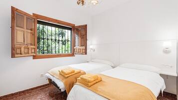 5 dormitorios, tabla de planchar con plancha, wifi gratis y ropa de cama