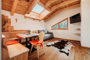 Dining - Holiday Apartment “Lahnbach Großkarneid” in Beautiful Scenery with Mountain View (Lüsen)