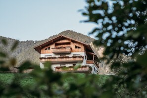Exterior - Holiday Apartment “Lahnbach Großkarneid” in Beautiful Scenery with Mountain View (Lüsen)