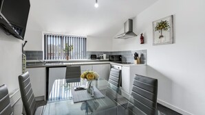 Private kitchen - Central Apartments by Sasco (Blackpool)