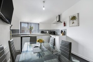 Private kitchen - Central Apartments by Sasco (Blackpool)