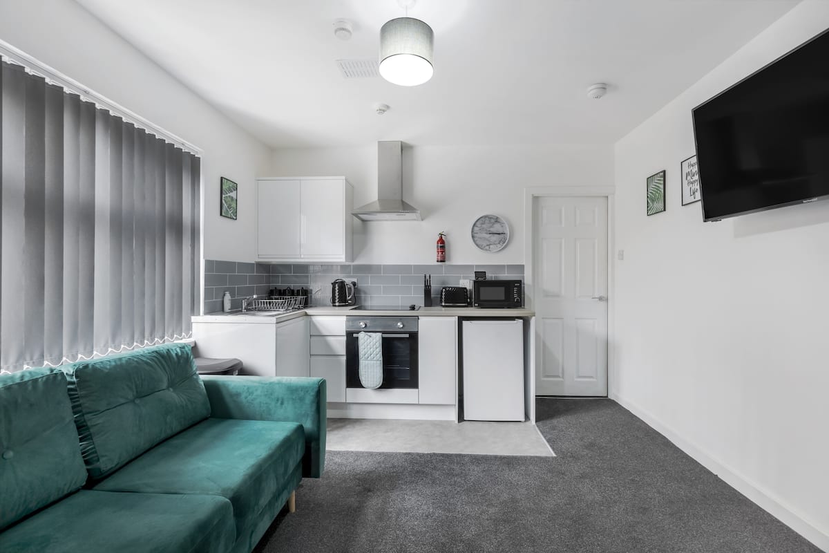 Apartment, Ensuite (Rose Suite) | Living area | TV