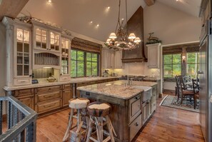 Fridge, oven, dishwasher, coffee/tea maker